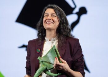 Samanta Schweblin conquista el millonario Premio Aena con una oda a la narrativa breve Samanta Schweblin conquista el millonario Premio Aena con una oda a la narrativa breve