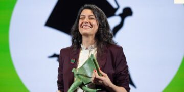 Samanta Schweblin conquista el millonario Premio Aena con una oda a la narrativa breve