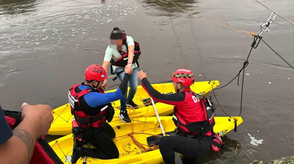 Siete personas fueron rescatadas de un arroyo en Pampa de Achala