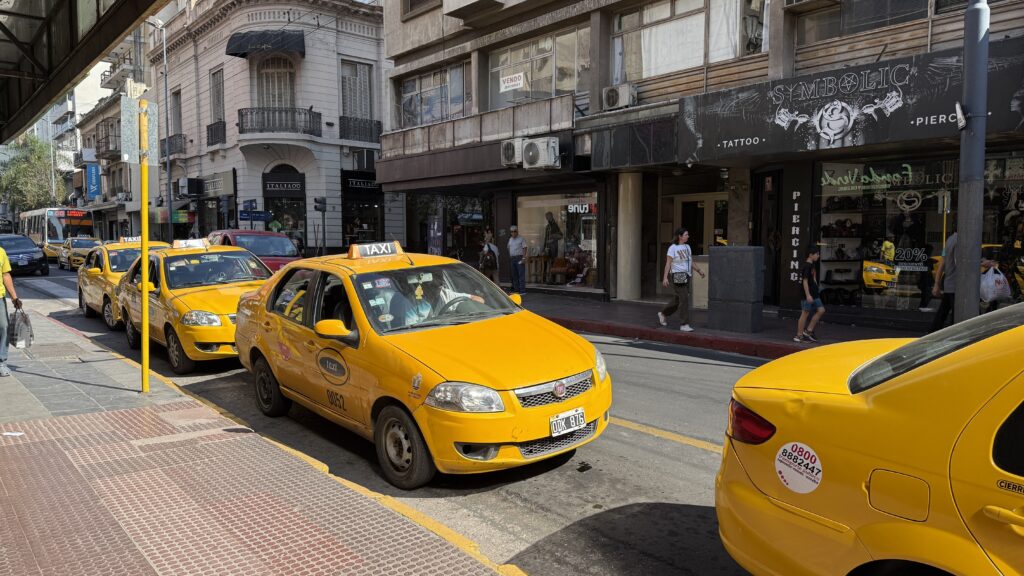 Aumentan un 25% las tarifas de taxis y remises en Córdoba Aumentan un 25% las tarifas de taxis y remises en Córdoba