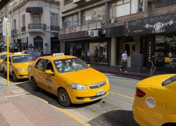Aumentan un 25% las tarifas de taxis y remises en Córdoba