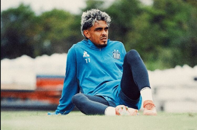 Carlos Tevez mantendría la titularidad de Ronaldo Martínez.