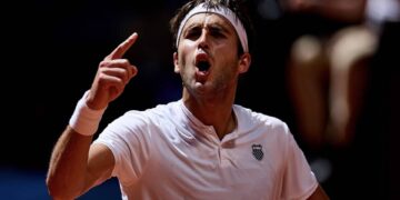 Tomás Etcheverry y Solana Sierra se metieron en los octavos de final de Madrid