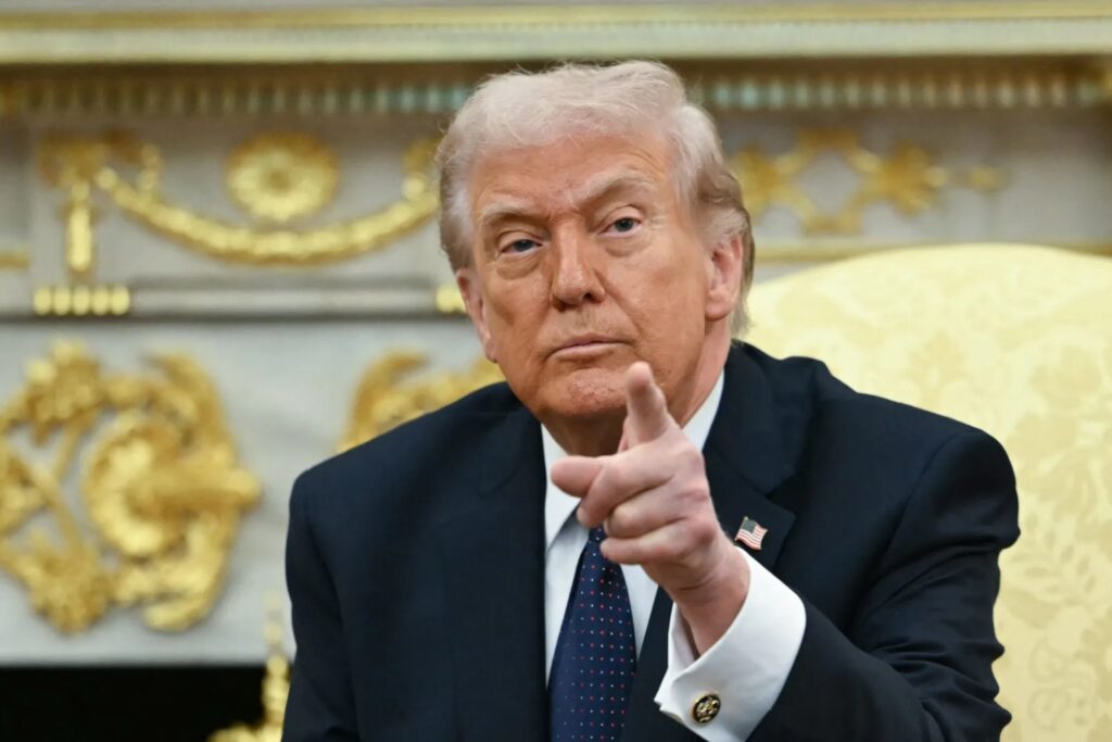 Trump extiende el alto el fuego con Irán, pero mantiene el bloqueo militar