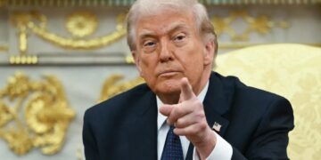 Trump extiende el alto el fuego con Irán, pero mantiene el bloqueo militar