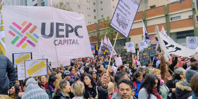 UEPC Capital ratifica el paro y convoca a una marcha de antorchas EUPC capital. Foto: Javier Sassi.
