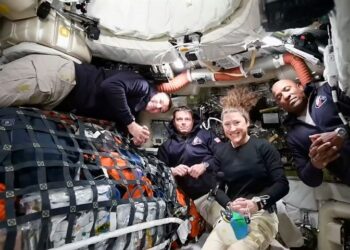 Tripulación de Artemis II supera récord de distancia a la Tierra de Apolo 13