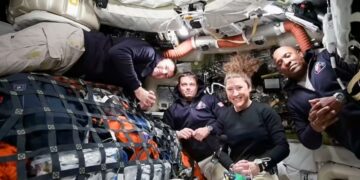 Tripulación de Artemis II supera récord de distancia a la Tierra de Apolo 13