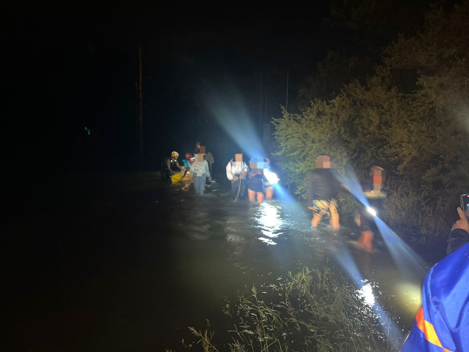 Evacuaron familias y rescataron animales en el oeste cordobés Evacuaron familias y rescataron animales en el oeste cordobés
