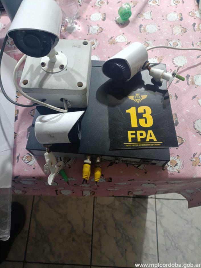 Extranjero detenido: vendía cocaína y vigilaba el barrio con cámaras en postes de luz