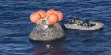 La tripulación de Artemis II regresó a la Tierra