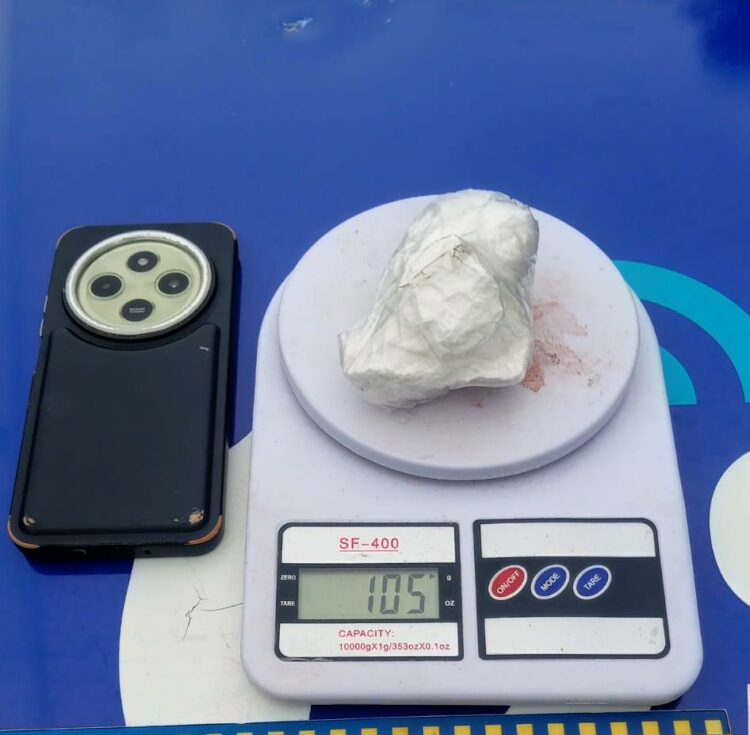 Un hombre de 49 años fue detenido durante un control de la Policía Caminera en Córdoba, luego de que le encontraran más de 100 gramos de cocaína mientras circulaba en motocicleta.