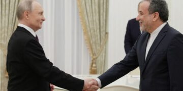 El canciller iraní llegó a Rusia para reunirse con Putin