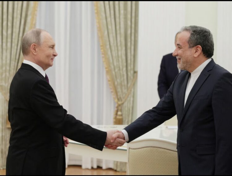 El canciller de Irán, Seyed Abbas Araghchi, llegó a San Petersburgo para reunirse con Vladimir Putin y abordar temas vinculados a la seguridad regional, Medio Oriente y la situación en el estrecho de Ormuz.