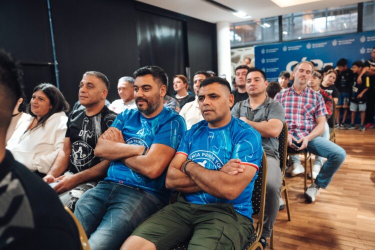 Veinte escuelas deportivas barriales de Córdoba recibieron su personería jurídica como asociaciones civiles, en el marco de un programa que busca fortalecer la organización y el desarrollo institucional del deporte comunitario.