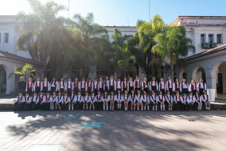 Integrantes del coro de Niños Cantores del ISEAM Domingo Zipoli.