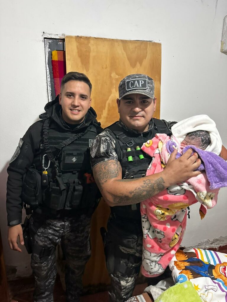 Policías asistieron un parto de urgencia en una vivienda