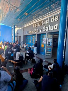 Clase pública de la Facultad de Educación y Salud de la UPC en defensa de las universidades