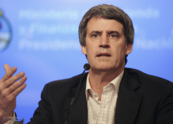 Prat-Gay: críticas y advertencias al Gobierno