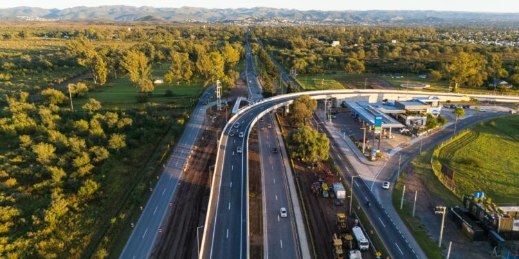 El nuevo altonivel de Valle Escondido ya mejora el tránsito en la zona oeste de Córdoba, con mayor fluidez y seguridad vial.