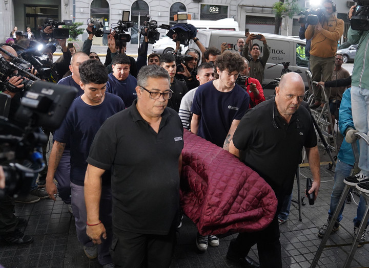 La despedida a Luis Brandoni en la Legislatura porteña, en un velorio que durará 12 horas