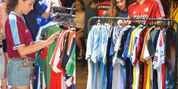 Camisetas de todos los clubes y épocas se reúnen en el Camisetazo.