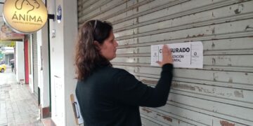 Clausuran una veterinaria y un comercio por arrojar residuos peligrosos en la vía pública Clausuran una veterinaria y un comercio por arrojar residuos peligrosos en la vía pública