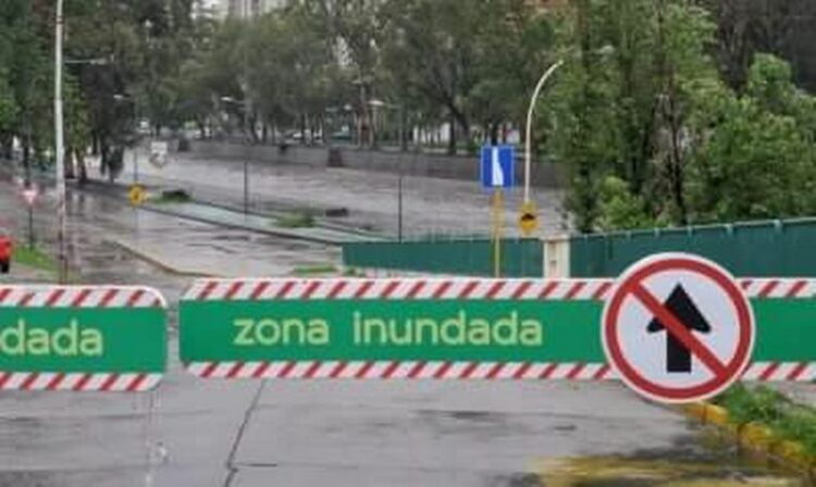 Por acumulación de agua, son varios los tramos cortados.