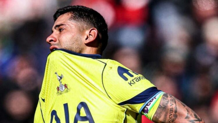 Cristian Romero dejó el campo entre lágrimas tras un fuerte choque en la Premier League y su lesión en la rodilla derecha genera preocupación de cara a los próximos compromisos de la Selección Argentina.