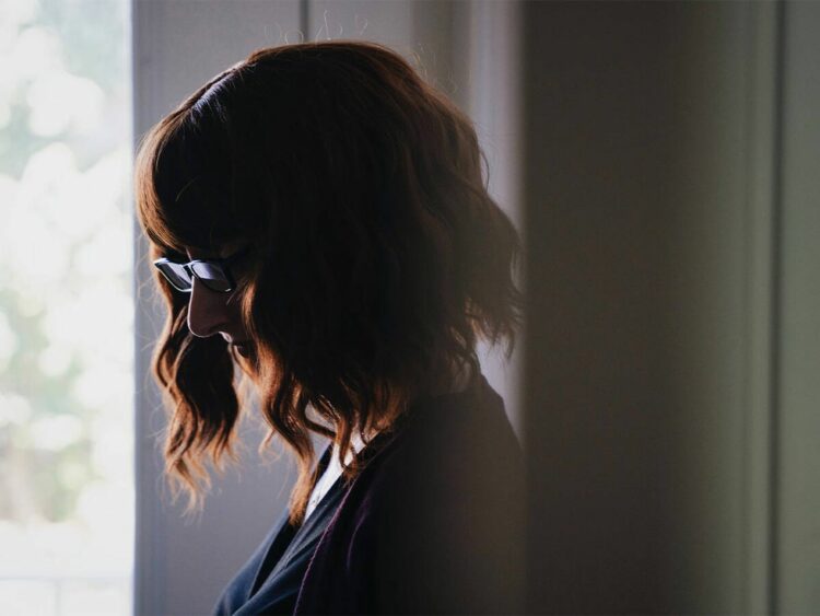 Durante años se mostró en público con peluca y lentes para ocultar su identidad. Ahora, la autora explicó porque lo mantuvo en secreto.