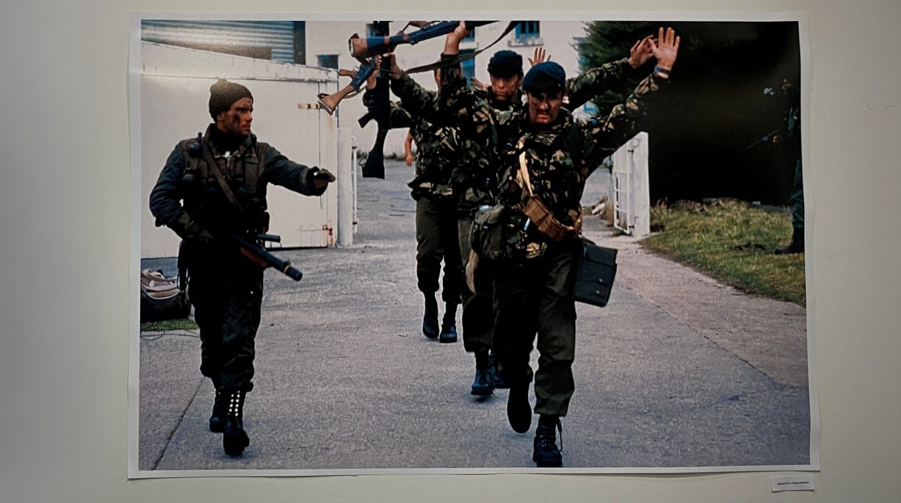 La emblemática foto de Rafael Wollmann en la presentación del documental La Imagen Real en Villa General Belgrano.