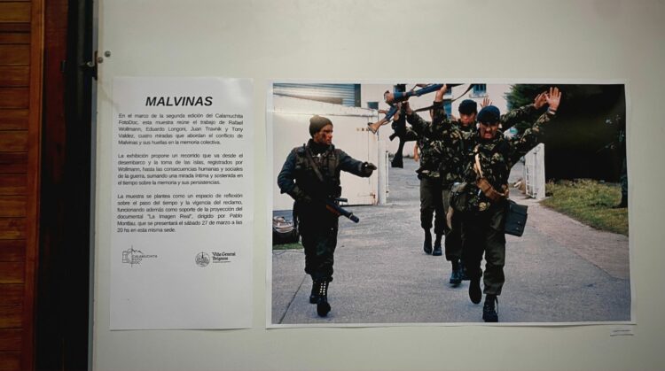 Foto de soldados británicos rendidos el 2 de abril en Malvinas por Rafael Wollmann
