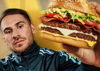 Hamburguesa McAllister: tenés un toque ahumado único, con lechuga, tomate, salsa mequinesse, bacon y cebolla crispy.