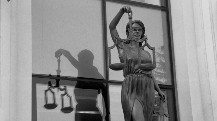 Desconfianza en la Justicia: qué opinan los lectores tras semanas de fallos y causas clave.