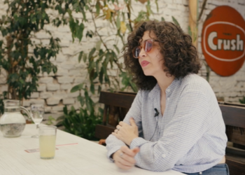 Julia Mengolini reflexiona sobre el maltrato digital, los vínculos en la era de las redes y la necesidad de reconstruir lazos comunitarios.