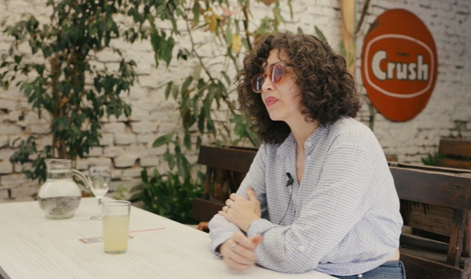 Conversaciones Urgentes: un ciclo de entrevistas para pensar la salud mental en comunidad Julia Mengolini reflexiona sobre el maltrato digital, los vínculos en la era de las redes y la necesidad de reconstruir lazos comunitarios.