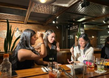 “Un ratito más”: Un club para hacer amigas y desconectar de la rutina en Córdoba