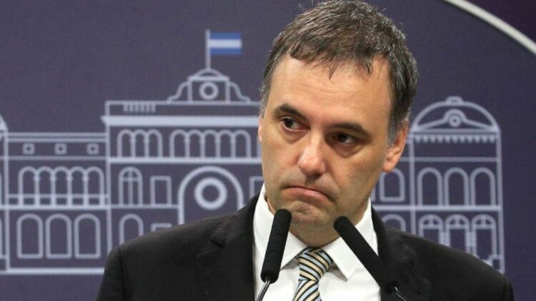 Se complica la situación judicial y política de Adorni La investigación por presunto enriquecimiento ilícito contra Manuel Adorni sumó nuevas medidas judiciales y la oposición busca interpelarlo en Diputados por su patrimonio y viajes en aviones privados.