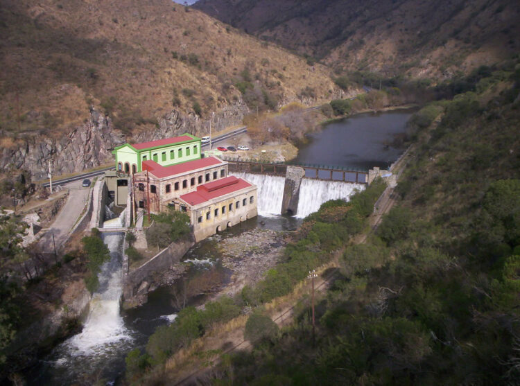 La creación de EPEC en 1953 marcó el fin del sistema eléctrico fragmentado y el inicio de un modelo estatal unificado que aún define la matriz energética de Córdoba.