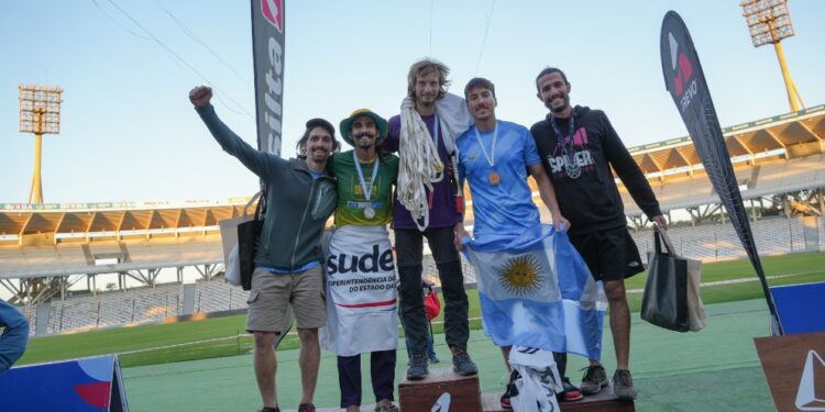 El Estadio Mario Alberto Kempes fue sede de la primera Copa Mundial de Speedline Highline en el país, un evento internacional que reunió a atletas de élite y dejó un nuevo récord mundial en la disciplina.