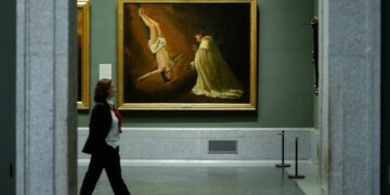 En el arte medieval, las aparentes sonrisas no reflejan emoción sino interpretación: entre el paso del tiempo, las técnicas limitadas y una cultura que evitaba gestos expresivos, lo que hoy vemos como alegría fue, en su origen, solemnidad.