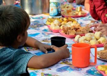 Más de la mitad de los niños argentinos vive en la pobreza, según un informe de la UCA