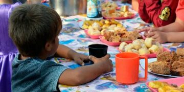 Más de la mitad de los niños argentinos vive en la pobreza, según un informe de la UCA
