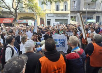 Masiva marcha ante el Pami Córdoba en el cierre del paro por 72 horas
