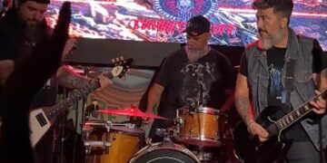 Pétalos, Riff y una noche de tributos Pétalos, Riff y una noche de tributos