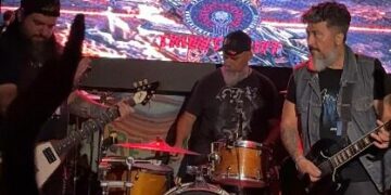 Pétalos, Riff y una noche de tributos Pétalos, Riff y una noche de tributos