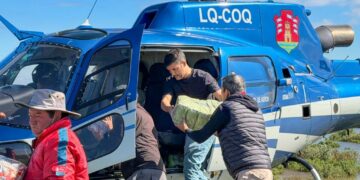 Brindan asistencia a familias aisladas por la crecida del río Dulce