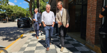 Oliva renueva su corredor comercial con obras urbanas para potenciar la actividad local