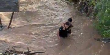 Rescataron a un adolescente del río Xanaes en Villa del Rosario El joven fue trasladado al hospital local para una valoración médica más exhaustiva.