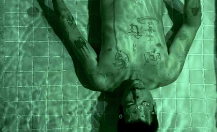 Juan Solá llega a Córdoba con su unipersonal “Invisible” “Una obra que borra —con ternura y violencia— las fronteras de lo cierto”, expresan desde la organización.